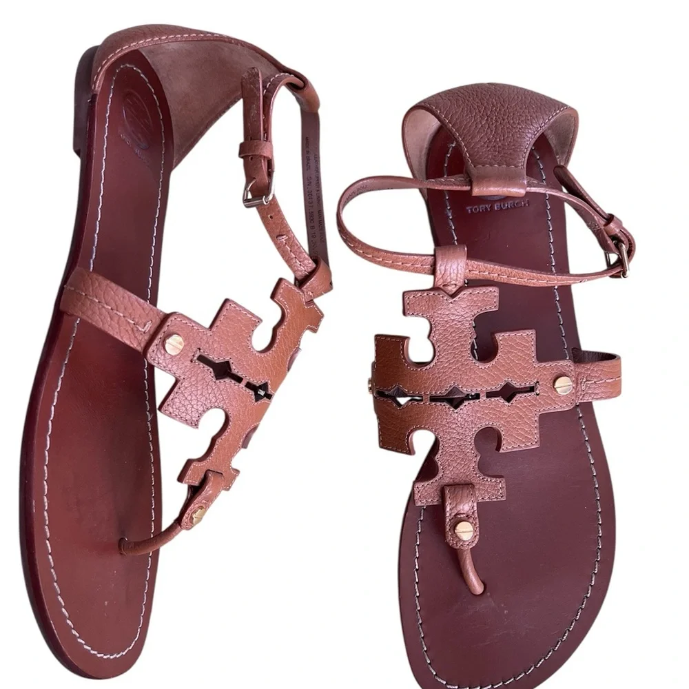 Tory Burch Phoebe flat thong sandals in a royal tan brown leather. Size 9.5